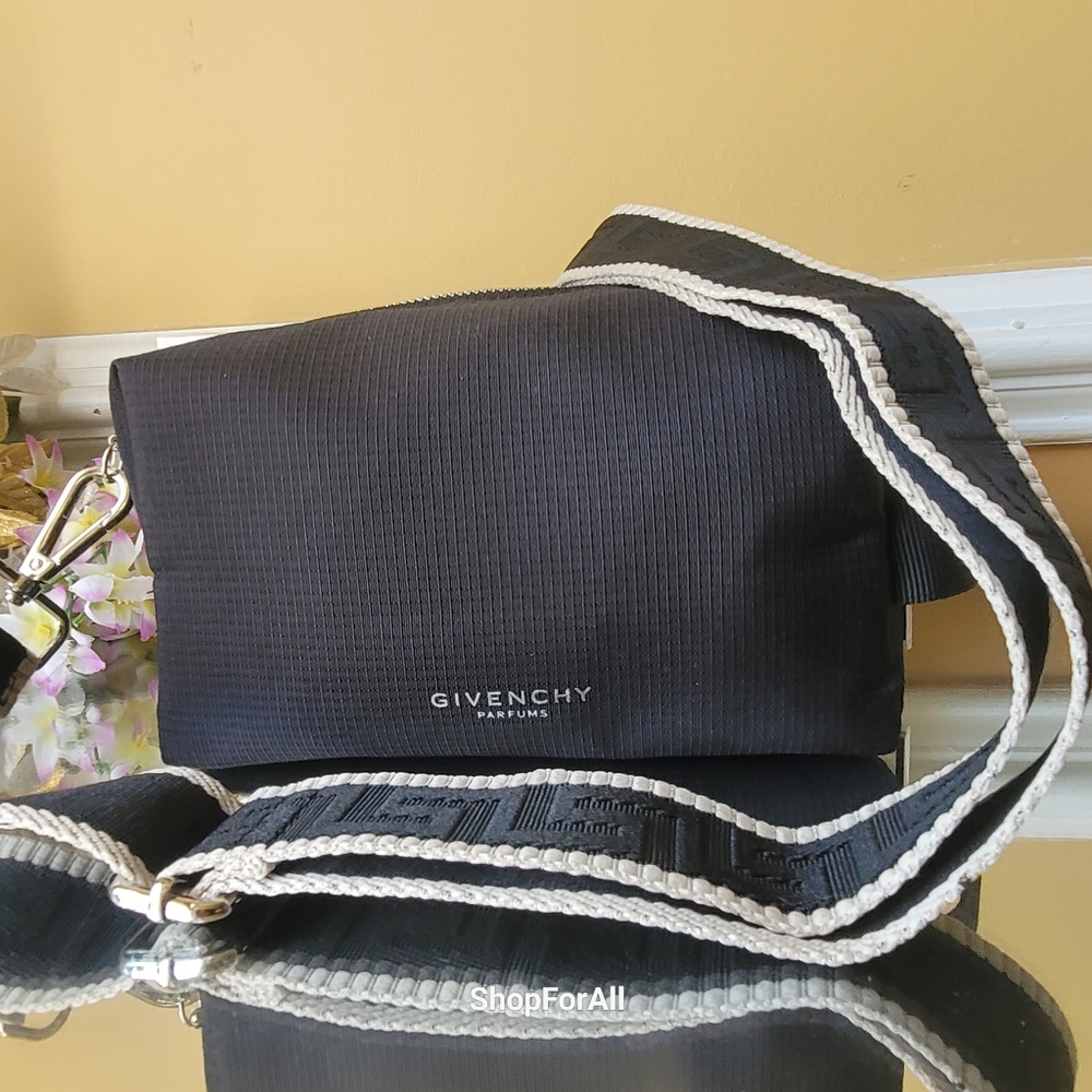 Givenchy - Picture 14 of 16